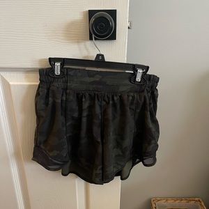 Camo Lulu Shorts Size 8 4inch
